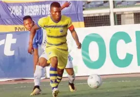  ??  ?? Yobe Stars defender, Daniel Agwaza (in front) being challenged by El-Kanemi Warriors, Hussaini Bata during their match at the Sani Abacha Stadium Kano