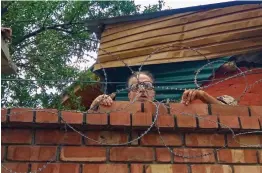  ?? — PTI ?? Congress leader and former Union minister Saifuddin Soz climbs up the wall of his house to speak to a media person in Srinagar on Thursday.