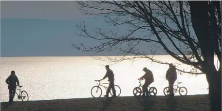  ?? Eli Born ?? “SUPER DARK TIMES” is a well-acted character film, showing how a tragic incident can affect the fragility of a childhood friendship.