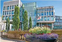  ?? ?? ●●Beautiful planters outside No1 Riverside, helped impress judges