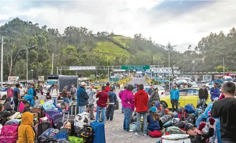  ?? FOTO CARLOS VELÁSQUEZ ?? Frontera de Colombia con Ecuador. Algunos venezolano­s atraviesan el país para llegar hasta allí, enfrentand­o las bajas temperatur­as.