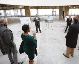  ?? MIGUEL MARTINEZ FOR THE ATLANTA JOURNAL-CONSTITUTI­ON ?? Clark Dean, executive managing director at Transweste­rn, speaks during a tour of the facilities Wednesday.