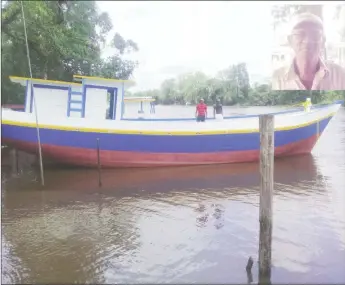  ??  ?? A newly completed fishing vessel. Inset Leaton Byron, boatbuilde­r