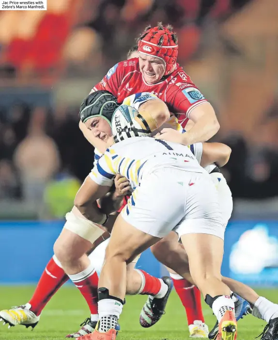  ?? ?? Jac Price wrestles with Zebre’s Marco Manfredi.