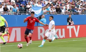  ?? ?? Warren Madrigal logró ayer una destacada actuación como mediapunta, pero además se lució con un golazo que inclinó la balanza.