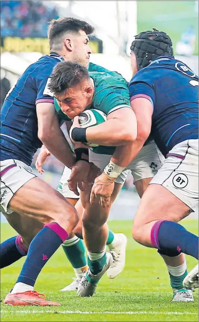  ?? ?? Dan Sheehan powers over for Ireland’s opening try