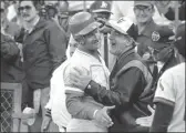  ?? PAUL SAKUMA — THE ASSOCIATED PRESS, FILE ?? The Royals’ George Brett, left, is congratula­ted by American League coach Joe Altobelli after Brett’s home run in the second inning of the 1984 All-Star game in San Francisco.