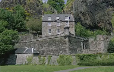  ??  ?? Dumbarton Castle is perched on a 240ft- high volcanic rock, and right, the Queen at Dumbarton Castle in the 1950s