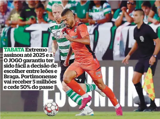  ??  ?? Bruno Tabata, aqui num jogo contra o Sporting, tem 23 anos e chegou a Portugal diretament­e da formação do Atlético Mineiro