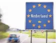  ?? FOTO: DPA ?? Ein Schild an der Grenze zu den Niederland­en.