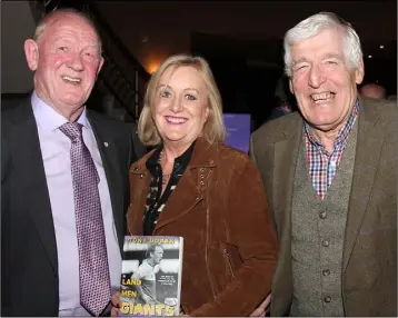  ??  ?? Tony Doran with Linda Thorpe and one of his 1968 All-Ireland winning colleagues, Eddie Kelly.