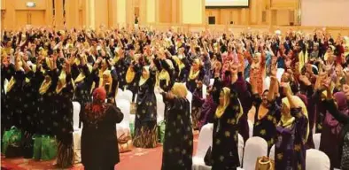  ??  ?? Antara peserta yang hadir ke Persidanga­n Tahunan PUSPANITA keempat 2016 di Putrajaya, semalam.