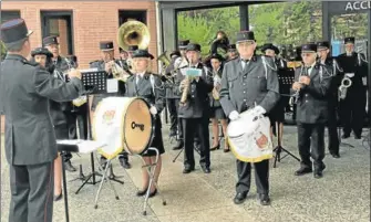  ??  ?? La musique des sapeurs-pompiers de Tarn-et-garonne participai­t à cette cérémonie