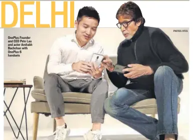  ??  ?? OnePlus Founder and CEO Pete Lau and actor Amitabh Bachchan with OnePlus 6 handsets