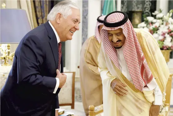  ?? PHOTO AFP ?? Le secrétaire d’État américain Rex Tillerson s’est entretenu avec le roi saoudien Salmane ben Abdelaziz Al Saoud hier à Ryad