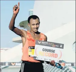  ?? FOTO: EFE ?? Leul Gebreselas­sie batió el récord del maratón de Valencia