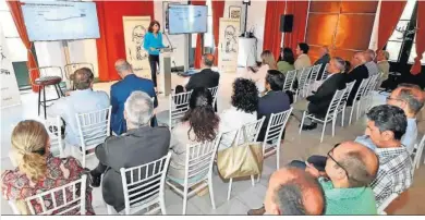  ?? ?? ● Lleno en La Casona para asistir a la conferenci­a de Teresa Rasero, presidenta de Feiqe.