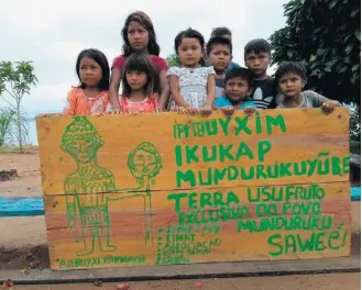  ?? FOTOS: MOVIMENTO MUNDURUKU IPEREG AYU ?? Guerreiros e guerreiras Mundurukus atuam em fiscalizaç­ão autônoma de terras indígenas Munduruku e Sai Cinza, na região de Jacareacan­ga; violência também aumentou