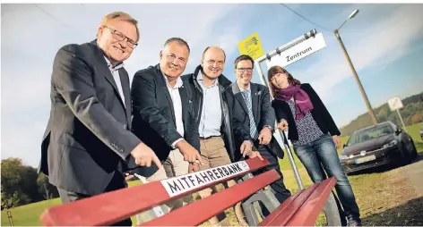  ?? RP-ARCHIVFOTO: RALPH MATZERATH ?? In der Leichlinge­r Ortschaft Leysiefen steht bereits seit 2018 eine Mitfahrerb­ank.
