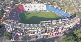  ??  ?? Defensores del Chaco. El estadio, enclavado en Asunción, Paraguay, con capacidad para 42 mil 354 personas, podría albergar la final libertador­a.