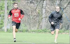  ?? FOTO: UNCITI ?? Sergi Enrich corre junto a Alain Gandiaga en Atxabalpe