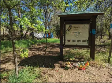  ?? PHOTOS BY JAKE HUTCHISON — ENTERPRISE-RECORD ?? An entrance to Teichert Ponds in Chico once housed multiple tents but Tuesday was reduced to one.