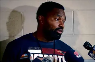  ?? STEVEN SENNE/ASSOCIATED PRESS ?? Linebacker­s coach Jerod Mayo has been given more responsibi­lities by the Patriots since agreeing to stay on.