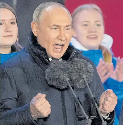  ?? AFP ?? Euforia. El presidente de Rusia, Vladimir Putin, en la Plaza Roja de Moscú, celebra la anexion de Crimea.