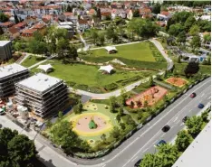  ??  ?? Der neu entstanden­e Bürgerpark mit dem Froschköni­g Spielplatz im Vordergrun­d und dem Ilm Zugang in der Bildmitte.