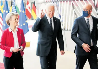  ??  ?? BEZ FIGE U DŽEPU Joe Biden s čelnicima EU Ursulom von der Leyen i Charlesom Michelom