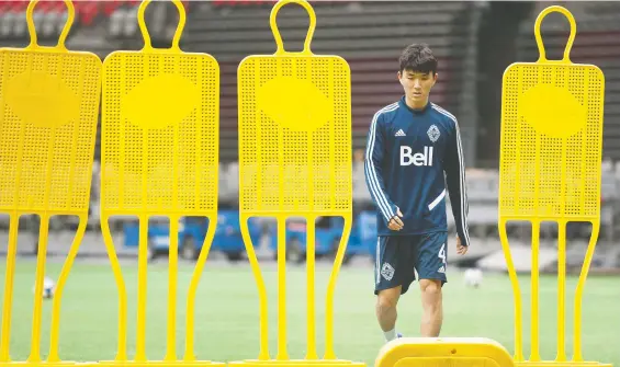  ?? JASON PAYNE/FILES ?? South Korea native Inbeom Hwang, seen training in 2019, has voiced his desire to play in Europe for years, and is now heading to Russia.