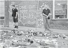  ?? EVAN VUCCI EVAN VUCCI, AP ?? Memorial in Charlottes­ville, Va., for Heather Heyer, killed Saturday when a car ran into people protesting neo-Nazis.