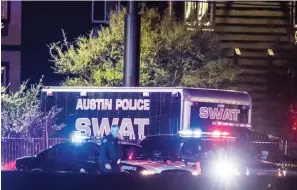  ?? Tribune News Services ?? ■ The police gather March 21 outside a Round Rock-area hotel where the suspect in a string of Austin bombings died.