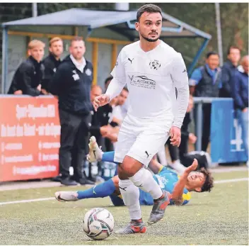  ?? FOTO: VAN DER VELDEN ?? Robin Müller kam erst nach der Pause aufs Feld und musste vorzeitig mit Gelb-Rot den Rasen verlassen.