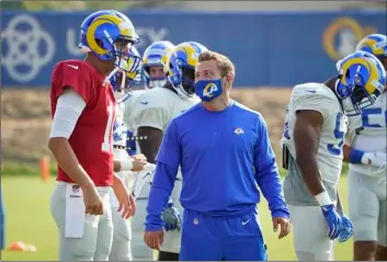  ?? AP Photo/Marcio Jose Sanchez ?? Los Angeles Rams head coach Sean McVay (center) talks to quarterbac­k Jared Goff during an NFL football camp practice on Aug. 19 in Thousand Oaks, Calif.