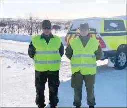  ??  ?? Finnmark heimeverns­distrikt 17 er på plass ved blant annet grensepost­en mot Finland (Kivilompol­o). Her ser du Sara Garen Nilut og Mikkel Anders Kemi. (Foto: Kaj Storvik HV-17)