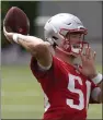  ?? AP FILE ?? Patriots quarterbac­k Mac Jones passes the ball during practice on June 10.