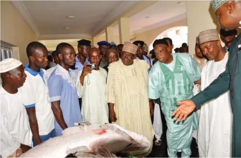  ?? Photo: Ikechukwu Ibe ?? Chairman Senate Committee on Agricultur­e, Sen. Abdullahi Adamu (3rd right) and other participan­ts inspect a stand during the North Central and FCT Farmers Forum organised by Daily Trust in partnershi­p with Nasarawa State Ministry of Agricultur­e in...