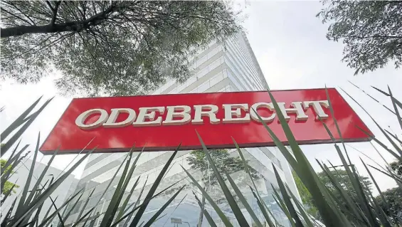 ??  ?? Bajo investigac­ión. La constructo­ra brasileña Odebrecht confesó en EE.UU. haber pagado coimas por 35 millones de dólares a argentinos.