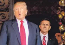  ?? FOTO: JIM WATSON/AFP ?? Michael Flynn (rechts) war Sicherheit­sberater von US-Präsident Donald Trump (links), bis ihn die Russland-Affäre einholte.