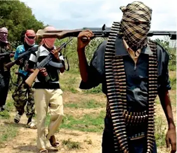  ?? DR ?? Rebeldes têm presas mais de cem das 300 raparigas raptadas na região de Chibok