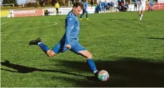  ?? Foto: Norbert Staub ?? Robin Keiß hat mit den Langerring­er Fußballern das Ziel Klassenerh­alt nicht aufgegeben.