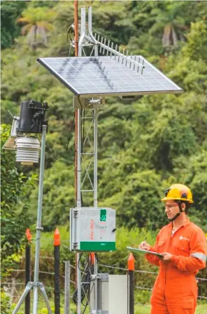 ??  ?? Algunas de las estaciones de monitoreo ambiental funcionan con páneles solares.