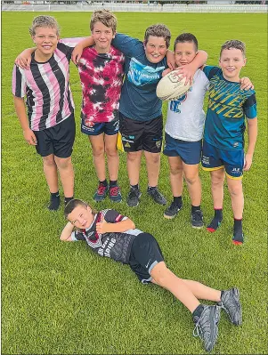  ?? PHOTO: DUBBO PHOTO NEWS. ?? Standing, William Merrit, Brock Snelson, Cohen Bennett, Taj Kennedy (birthday boy), Zac Taunton, all 11, and at front, Cain Kennedy, 8. They spent Anzac Day playing footy at Number 2 Oval and said they could imagine Aussie defence personnel across the world doing the same thing.