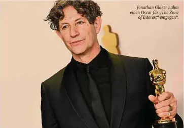  ?? ?? Jonathan Glazer nahm einen Oscar für „The Zone of Interest“entgegen“.