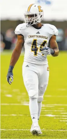  ?? STAFF FILE PHOTO BY ROBIN RUDD ?? UTC outside linebacker Khayyan Edwards lines up against the Jacksonvil­le State Gamecocks in the opener for both teams in 2017. Edwards said his primary goal heading into this season is to become a more physical, more violent player on the field.