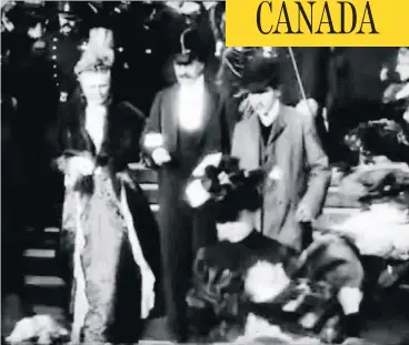  ?? CENTRE NATIONAL DU CINÉMA ?? Novelist Marcel Proust, at right in a grey jacket, is seen in 1904 as he quickly exits a friend’s wedding.