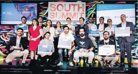  ?? Caixabank ?? Ganadores y finalistas de los Premios Emprendexx­i