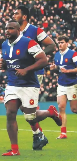  ?? Iturria, Poirot, Vahaamahin­a, Penaud et les autres, prêts pour le combat qu’ils doivent mener face à l’Ecosse. Derrière eux, le petit peuple du rugby français, invisible mais qui souffre à leurs côtés. ?? Photo midi Olympique - Patrick Derewiany