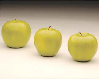  ?? THE CANADIAN PRESS ?? The Retail Council of Canada stands behind the sale of geneticall­y engineered foods, like these non-browning apples, since they’ve received regulatory approval as safe to consume.